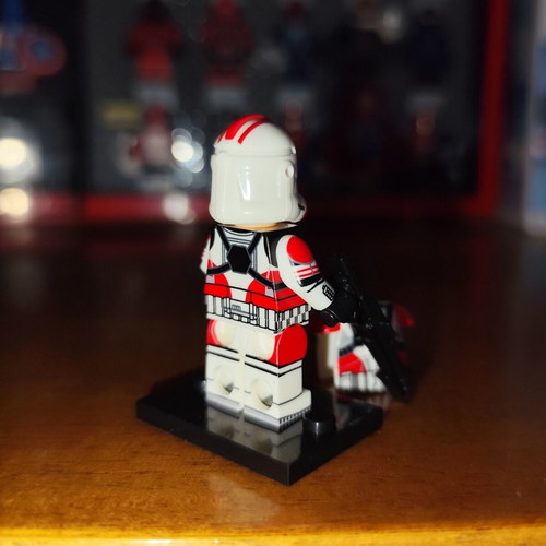 Captain Styles Star Wars Lego minifigure with blaster and armor