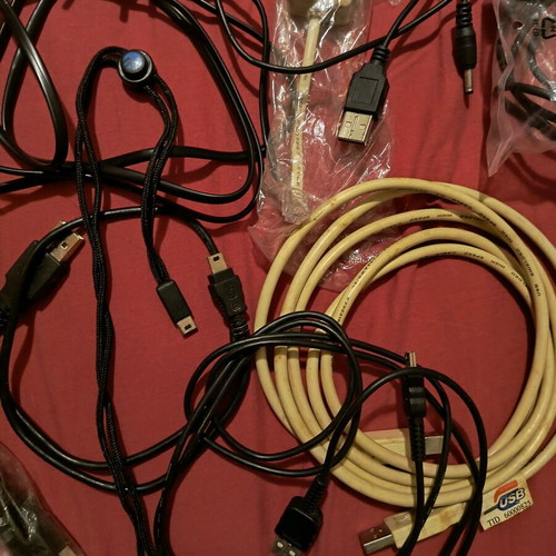 Cable pack used, USB, ADSL splitter, phone, audio and video cables