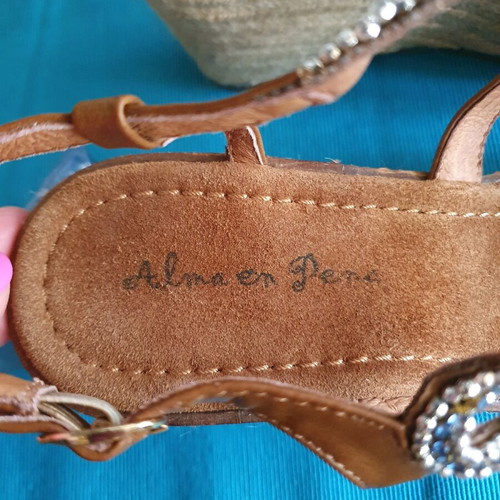 Alma En Pena women's sandals used, brown with blue crystals, size 39
