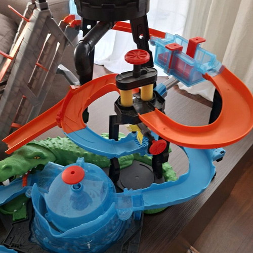 Hot Wheels Gator Car Wash track like new