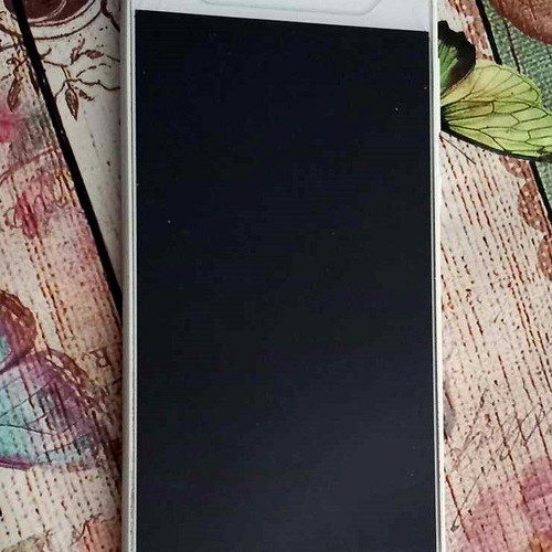Sony Xperia G3311 smartphone used, white, Android 7.0, 16GB storage