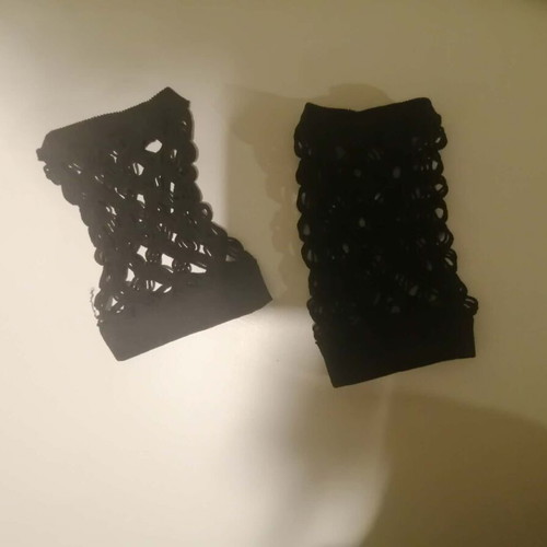 Fishnet gloves used, black