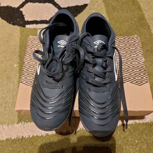 Umbro kids football shoes like new, size 35.5, blue