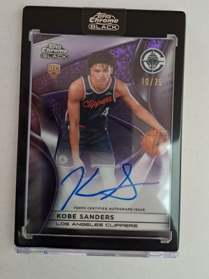 Topps Chrome Black Kobe Sanders μωβ κάρτα μπάσκετ με αυτόγραφο /75 #RA-KS