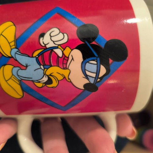 Mickey mug like new with design
