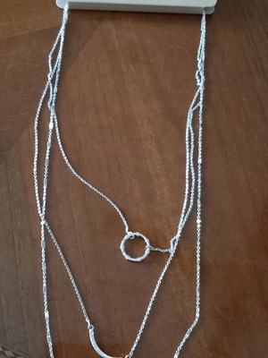 Κολιέ καινούργιο με 3 αλυσίδες και 1 κούμπωμα σε ασημί χρώμα