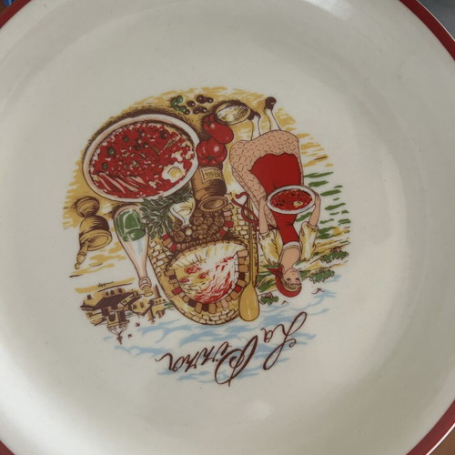 Plates with design like new