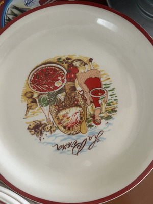 Plates with design like new