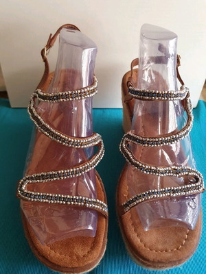 Alma En Pena women's sandals used, brown with blue crystals, size 39