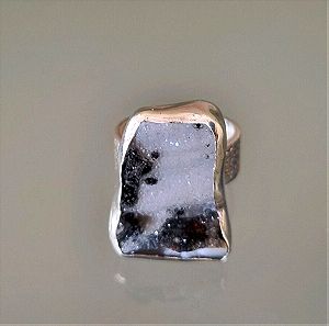 Ασημένιο δακτυλίδι με φυσικό ορυκτό πέτρωμα