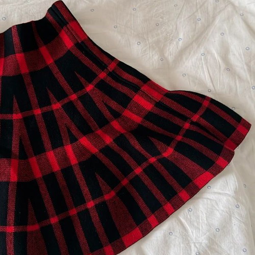 Ths Tartan Mini Skirt like new, red and black