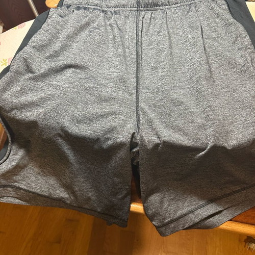 Under Armour shorts like new, thin, black and gray, size L