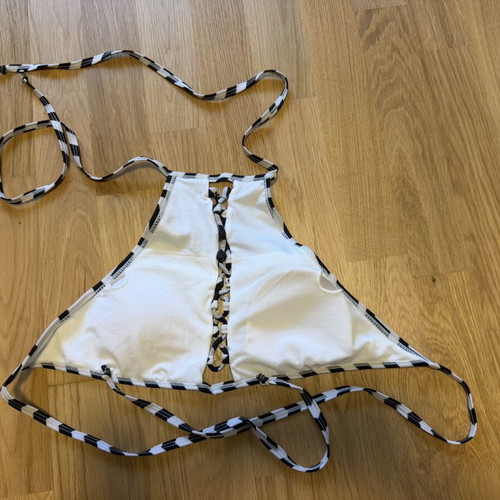 Primark women's bikini top size Small-Medium like new, black and white
