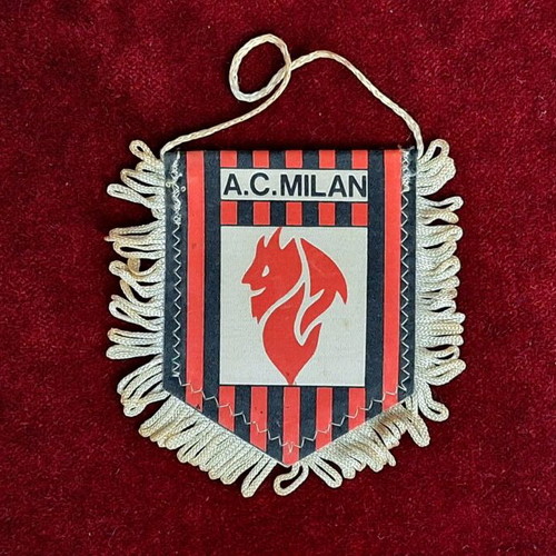 A.C. Milan fanion like new, authentic