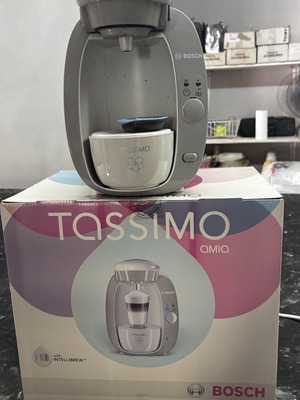 Tassimo TAS 2004 coffee maker like new with packaging and manual