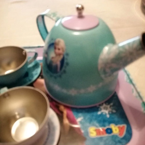 Frozen Disney playset with tray, teapot and cups like new