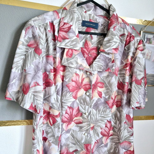 Vintage shirt like new with floral pattern and shoulder pads, size S-M