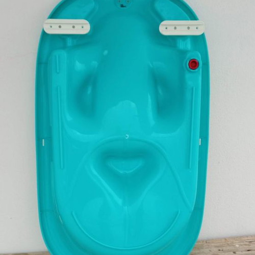 OK Baby Onda baby bath used with bathtub supports