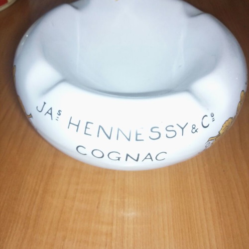 Hennessy collectible ashtray like new, diameter 20 cm, height 9 cm