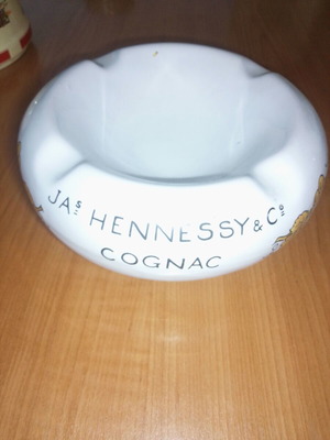 Hennessy collectible ashtray like new, diameter 20 cm, height 9 cm