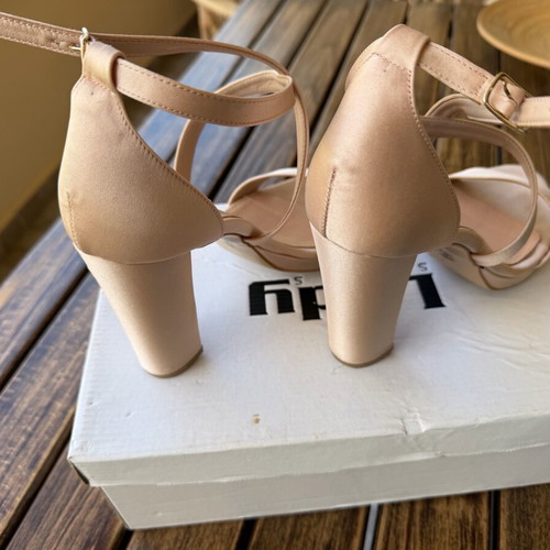 Lady Shoes high-heeled sandals like new, size 39, beige