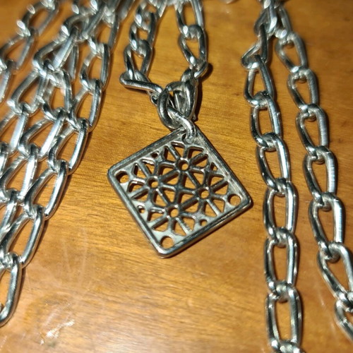 Metal women's belt like new, adjustable