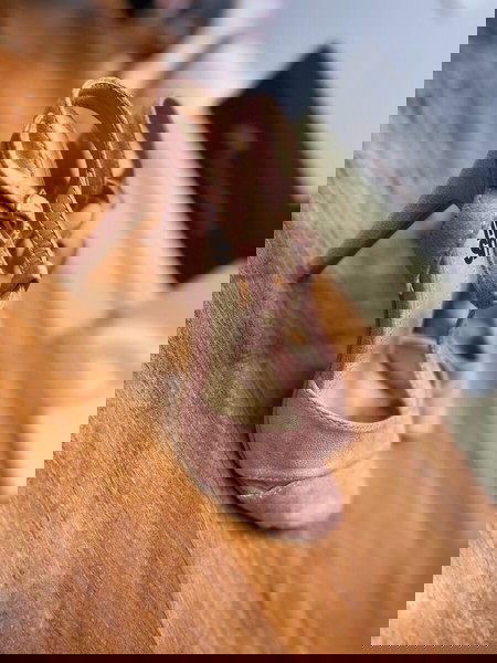 suede πέδιλα