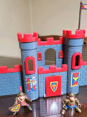Vintage medieval castle toy used with 2 knight figures