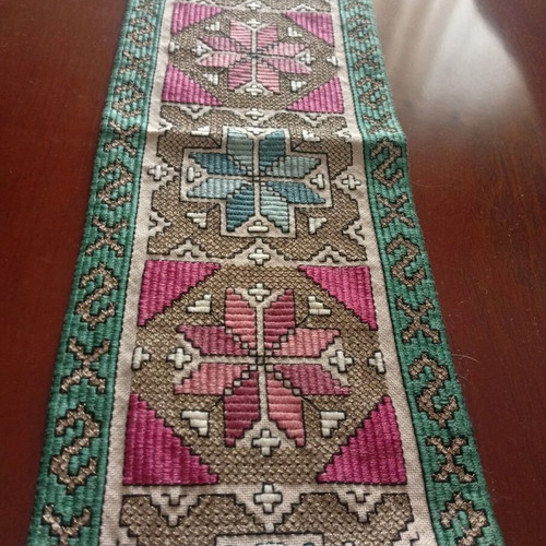 Runner central with handmade embroidery and rich fringes new