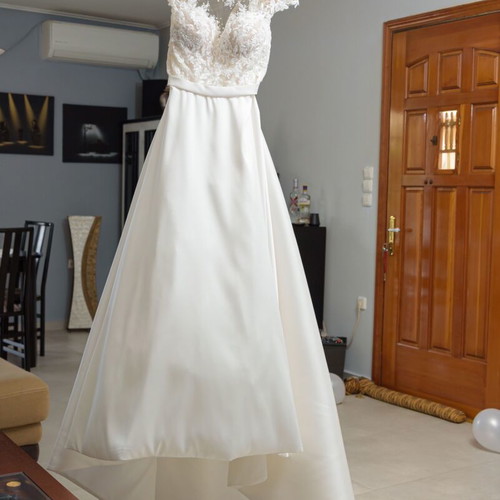 Justin Alexander wedding dress like new with Mikado and lace