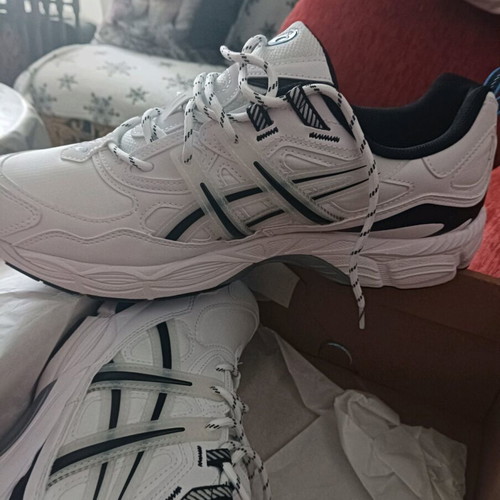 Asics athletic shoes new, size 46, white