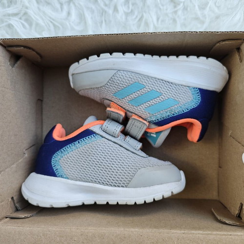 Adidas baby shoes size 19 like new