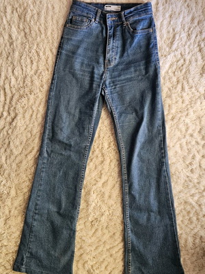 Τζιν παντελόνι καμπάνα Bershka σκούρο μπλε σαν καινούργιο