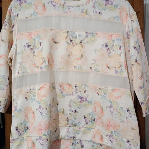 Pull and Bear floral blouse like new, polyester spring