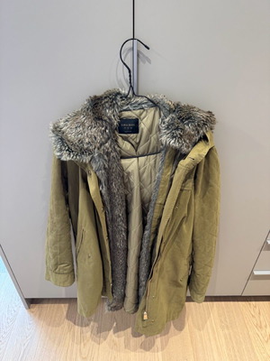 Μπουφάν χακί Zara μεταχειρισμένο με αφαιρούμενη επένδυση