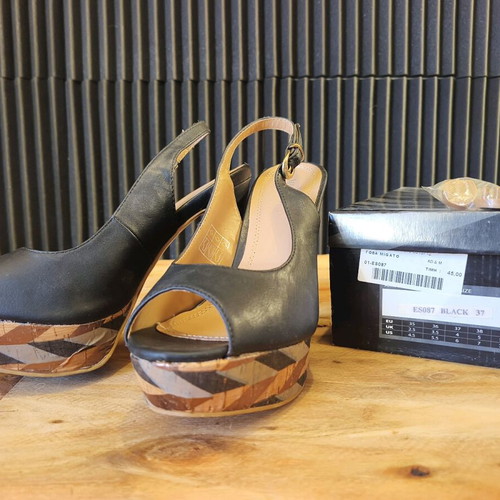 Migato black leather platform shoes size 37 used