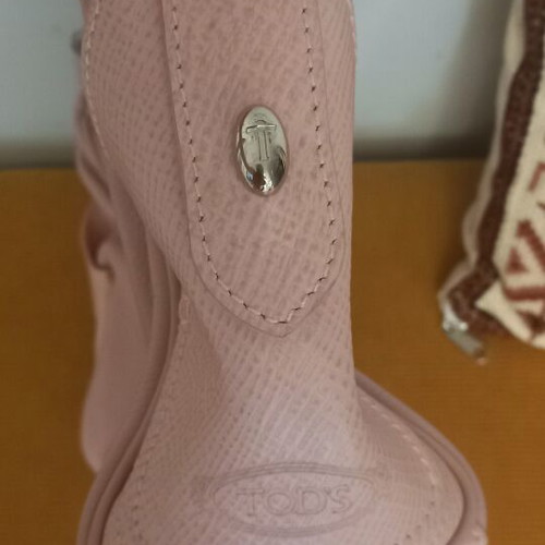 Tod's shoulder bag like new, soft pink leather