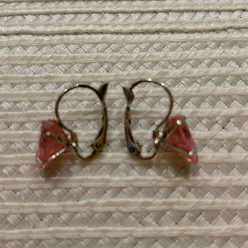 Earrings with pink stone like new