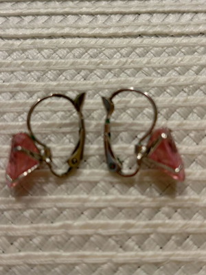 Earrings with pink stone like new