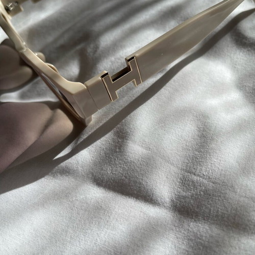 Sunglasses new, beige with metal decoration