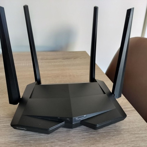 Tenda AC10U WiFi Router MU MIMO Dual Band Gigabit like new