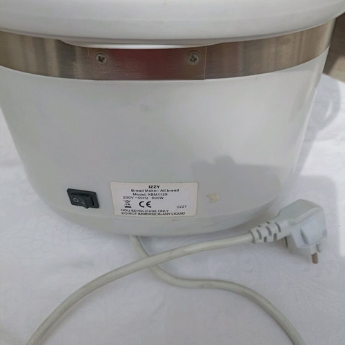 Izzy bread maker new, white