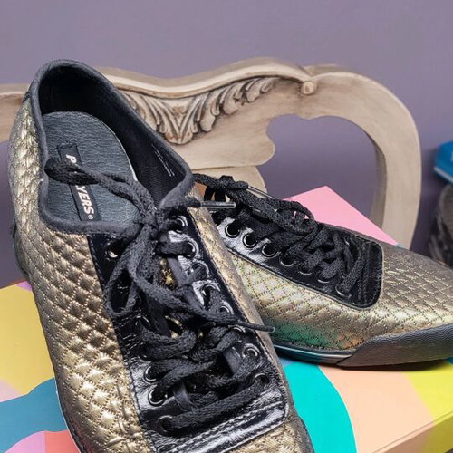 Shoes gold narrow fit used once size 40