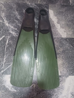 Freediving fins size 40-42, slightly used