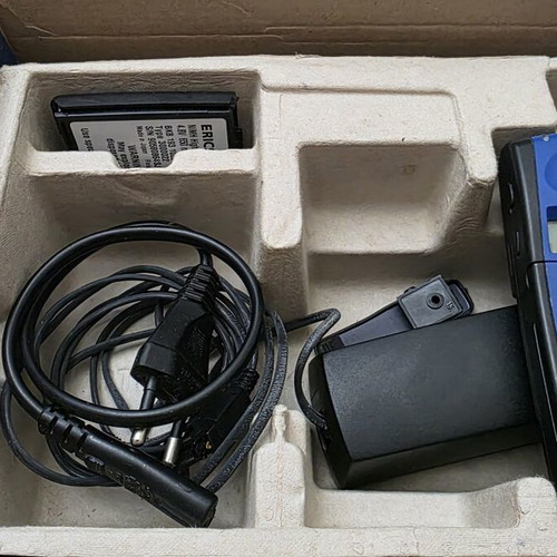 Ericsson GF 768 GSM mobile phone used, blue, battery needs replacement