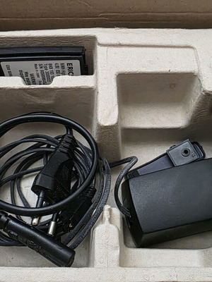 Ericsson GF 768 GSM mobile phone used, blue, battery needs replacement
