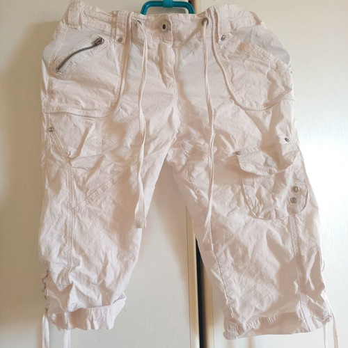 White summer capri bermuda shorts, size S