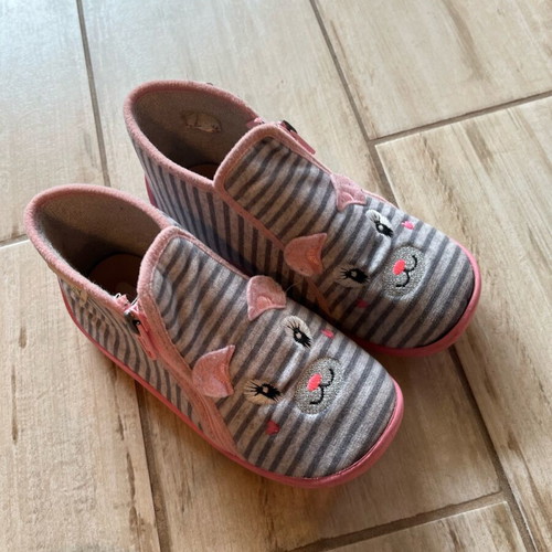 Totti children's anatomical slippers used, size 27, grey striped with pink details