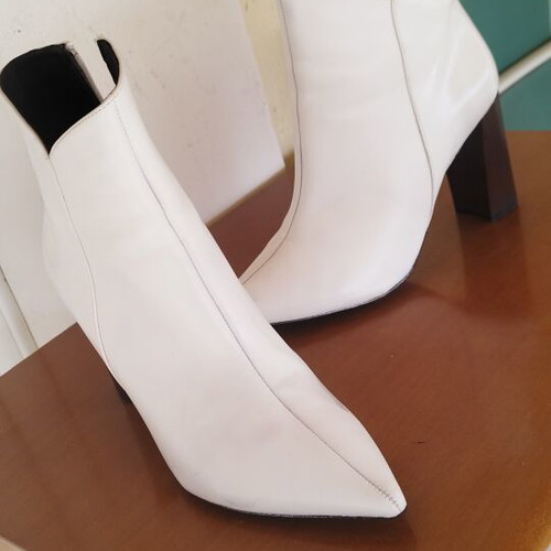 White ankle boots used, 9cm heel, size 39