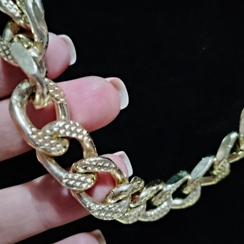 Chunky gold chain necklace like new with lobster clasp